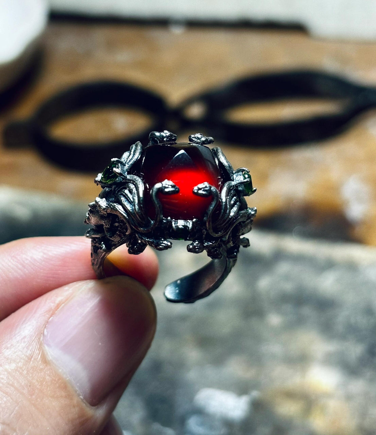 Medusa ring with amethyst